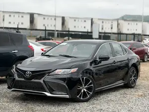 Toyota Camry SE (2.5L 4cyl 8A) 2019 Black