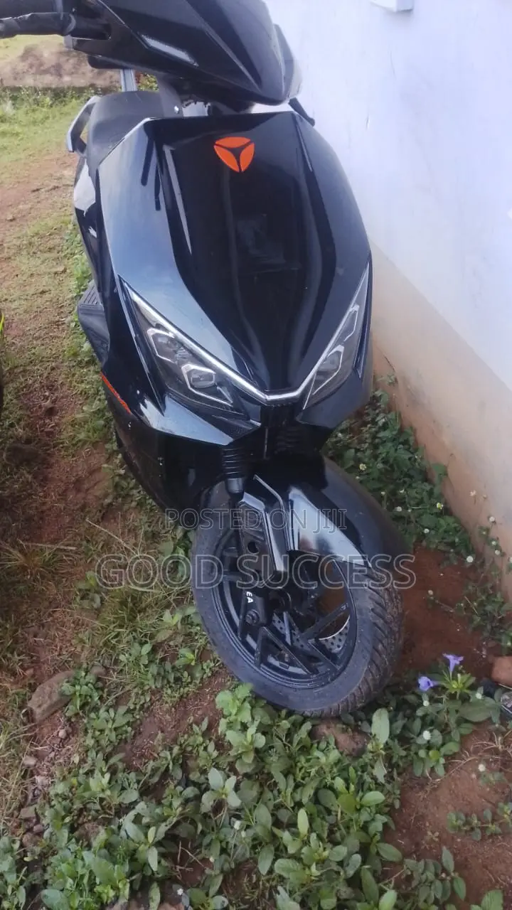 New Yadea 8S200 2026 Black