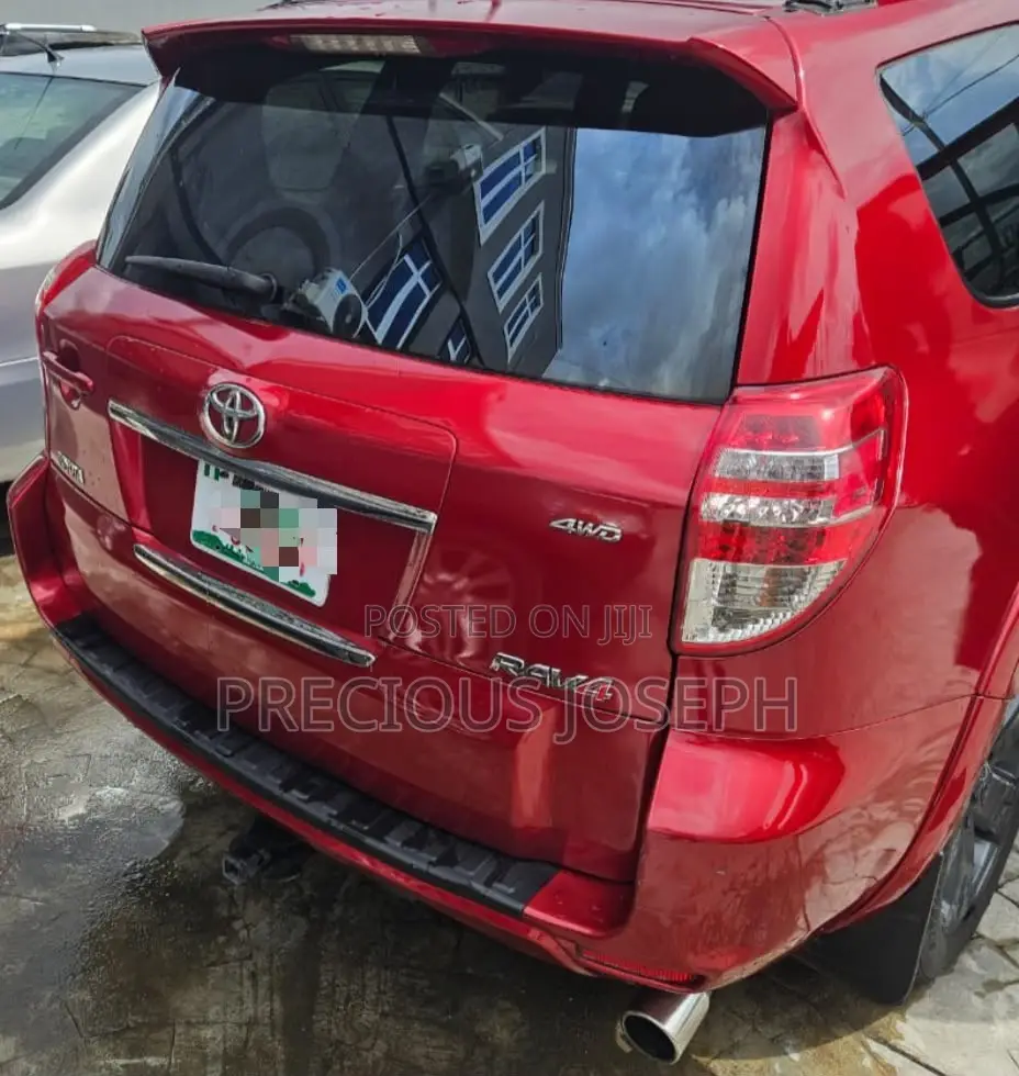 Toyota RAV4 2010 Red