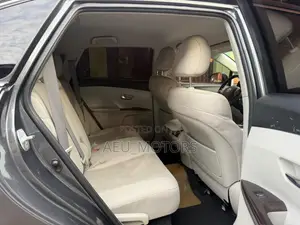 Toyota Venza LE 2011 Gray