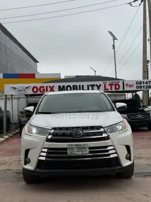 Toyota Highlander XLE 4dr SUV AWD (3.5L 6cyl 6A) 2015 White