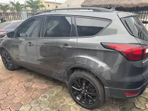 Ford Escape Titanium 4x4 2019 Gray