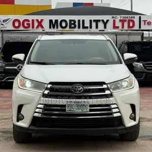 Toyota Highlander XLE 4dr SUV AWD (3.5L 6cyl 6A) 2015 White