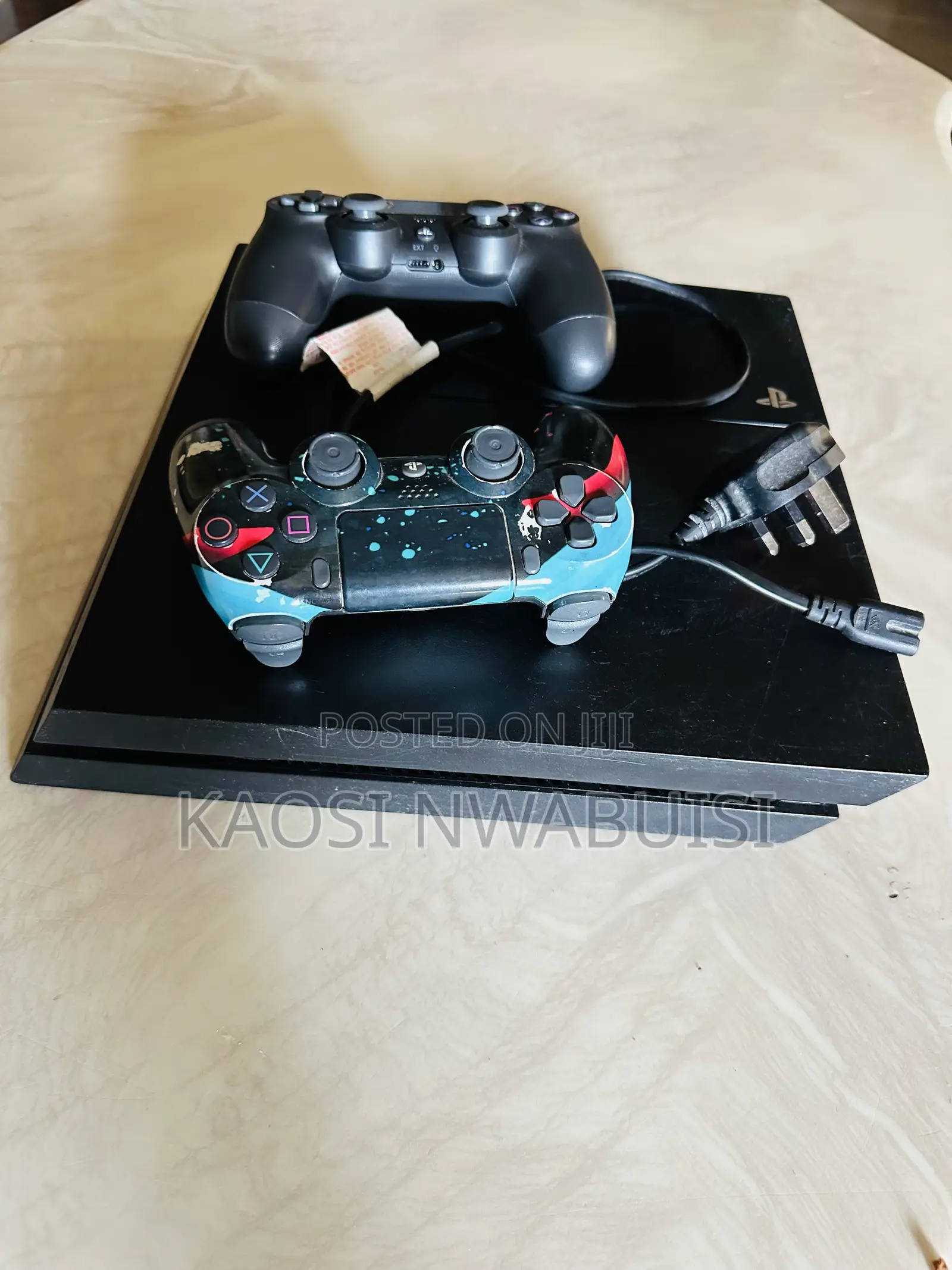 PS4 Fat 500GB Hacked + Controller — Clean & Working