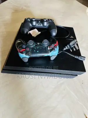 PS4 Fat 500GB Hacked + Controller — Clean & Working