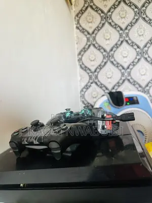 PS4 Fat 500GB Hacked + Controller — Clean & Working