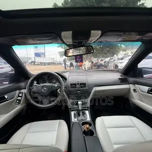 Mercedes-Benz C300 2010 Red