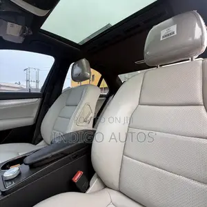 Mercedes-Benz C300 2010 Red