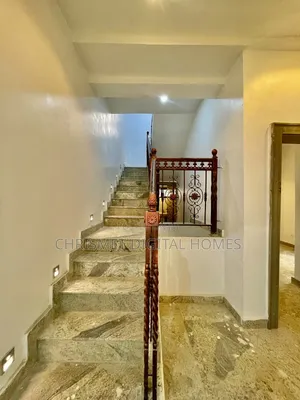 5bdrm Duplex in Bunkoro for sale