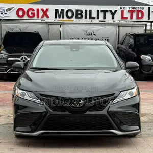Toyota Camry SE 2021 Black