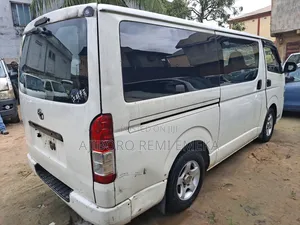 Toyota HiAce 2011 White