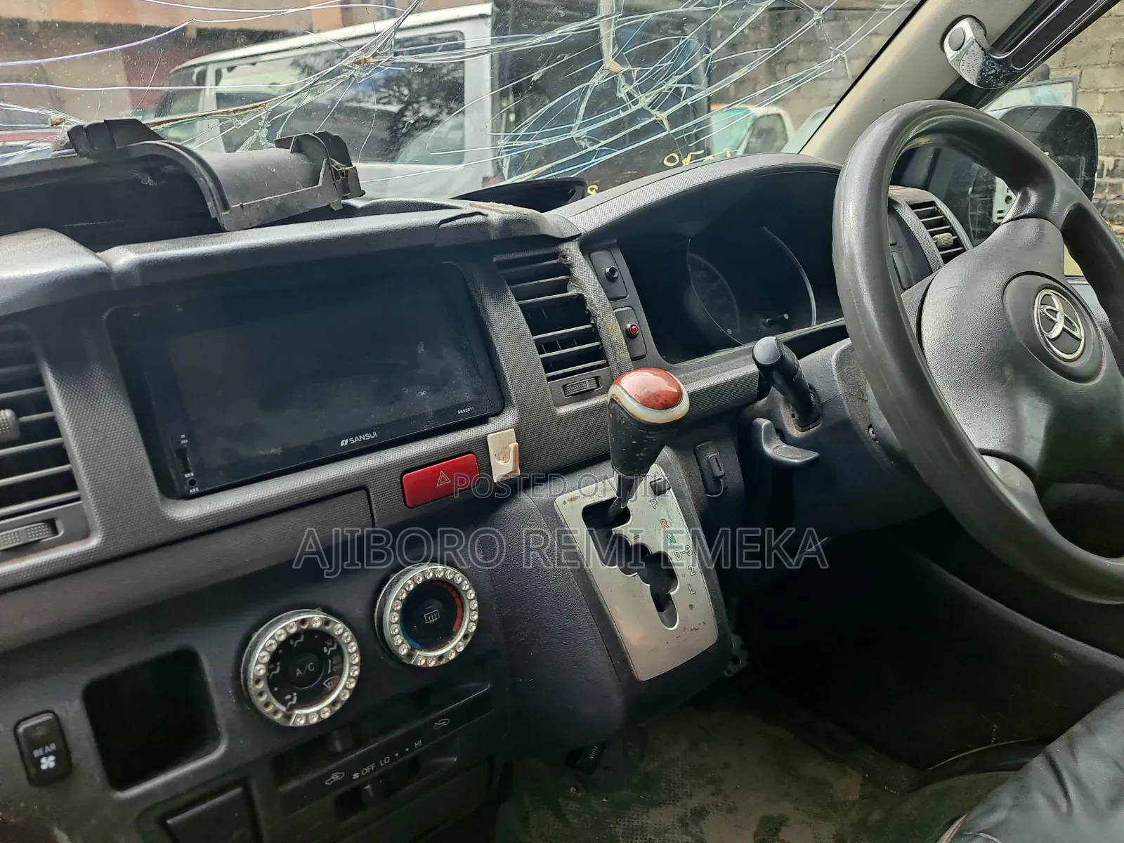 Toyota HiAce 2011 White