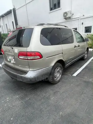 Toyota Sienna 2001 Silver