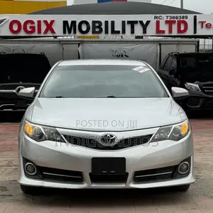 Toyota Camry SE 4dr Sedan (2.5L 4cyl 6A) 2014 Silver