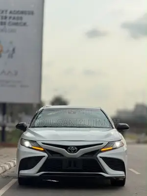 Toyota Camry XSE V6 2022 White