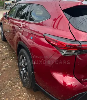 Toyota Highlander 2023 Red