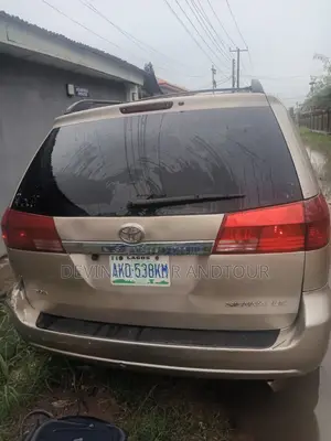 Toyota Sienna 2005 Gold