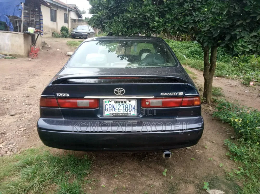 Toyota Camry 2000 Blue