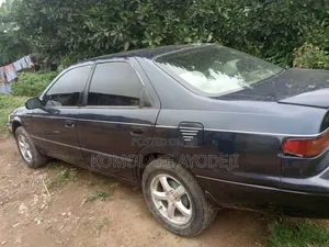 Toyota Camry 2000 Blue