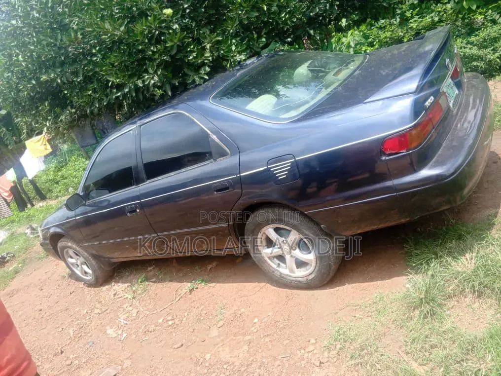 Toyota Camry 2000 Blue