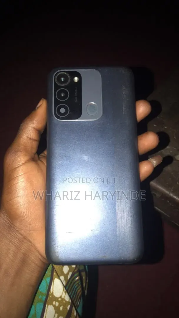 Tecno Spark 8C 64 GB Silver