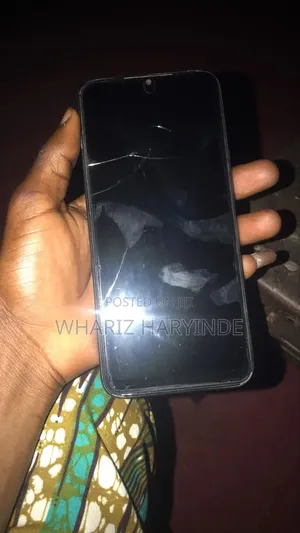 Tecno Spark 8C 64 GB Silver
