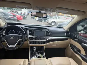 Toyota Highlander XLE V6 4x4 (3.5L 6cyl 6A) 2016 Black