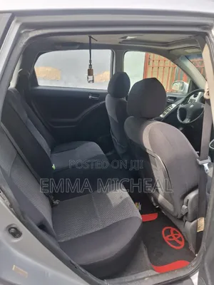 Toyota Matrix Hatchback FWD (1.8L 4cyl 5M) 2006