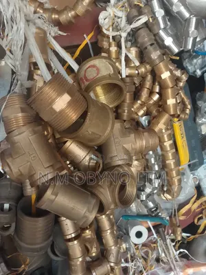Different Sizes of Brass Nipple, Socket and Tee - Brass Fittings