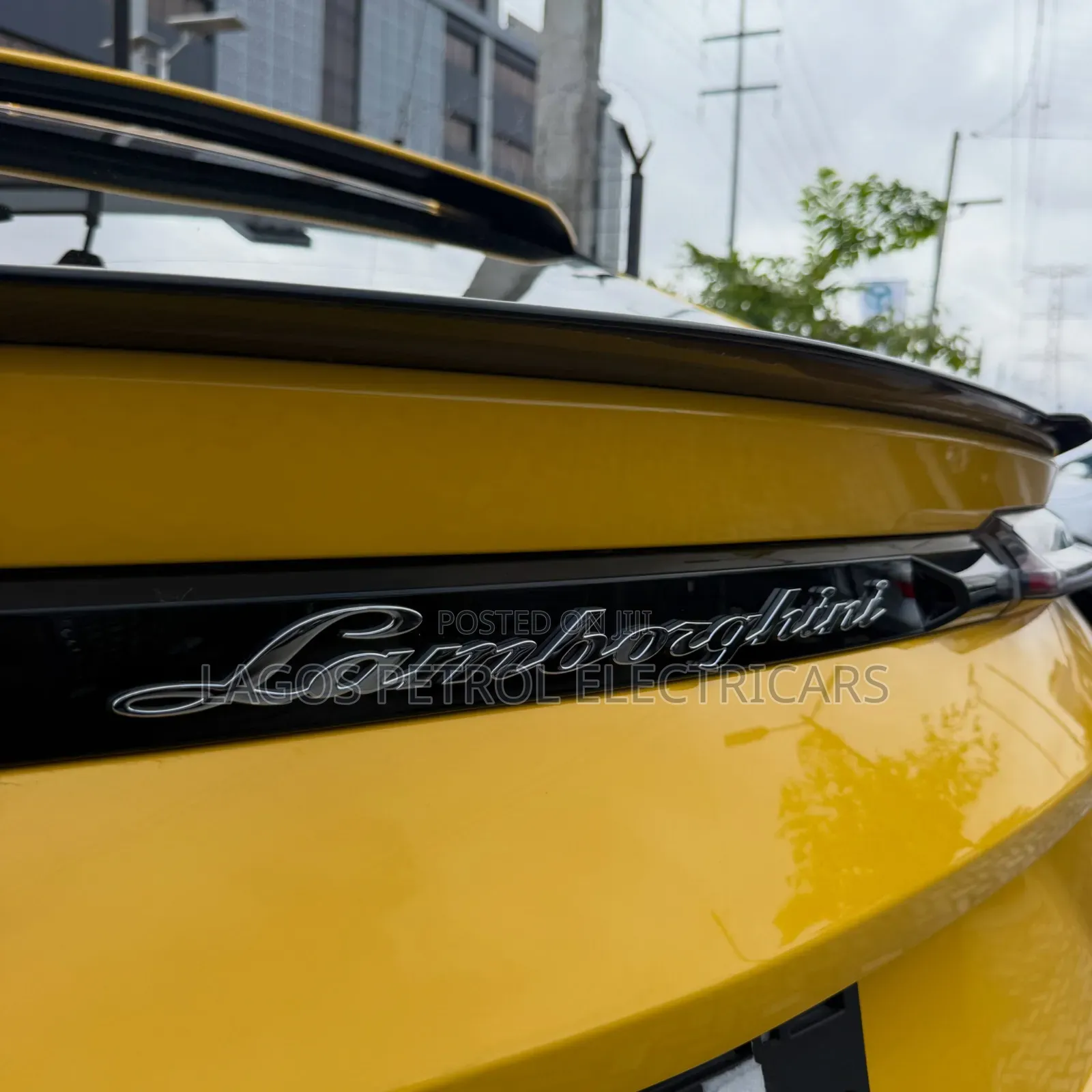 Lamborghini Urus 2022 Yellow
