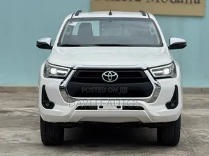 Toyota Hilux 2023 White