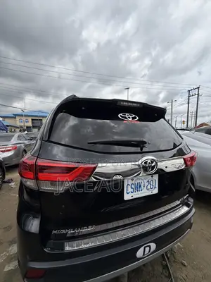Toyota Highlander XLE 4x2 V6 (3.5L 6cyl 8A) 2018 Black