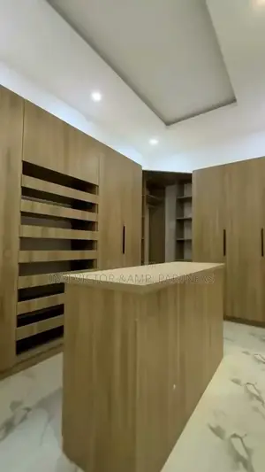 5bdrm Duplex in Guzape District for sale
