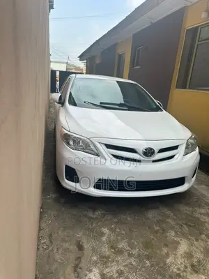 Toyota Corolla LE 4dr Sedan (1.8L 4cyl 4A) 2013 White