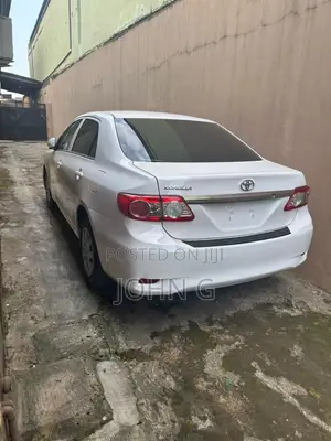 Toyota Corolla LE 4dr Sedan (1.8L 4cyl 4A) 2013 White