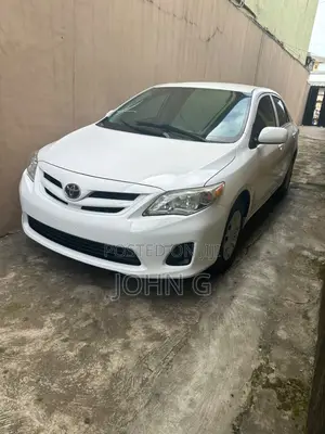 Toyota Corolla LE 4dr Sedan (1.8L 4cyl 4A) 2013 White