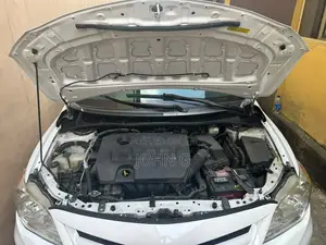 Toyota Corolla LE 4dr Sedan (1.8L 4cyl 4A) 2013 White