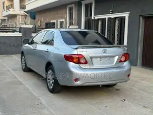 Toyota Corolla LE 4dr Sedan (1.8L 4cyl 4A) 2010 Silver