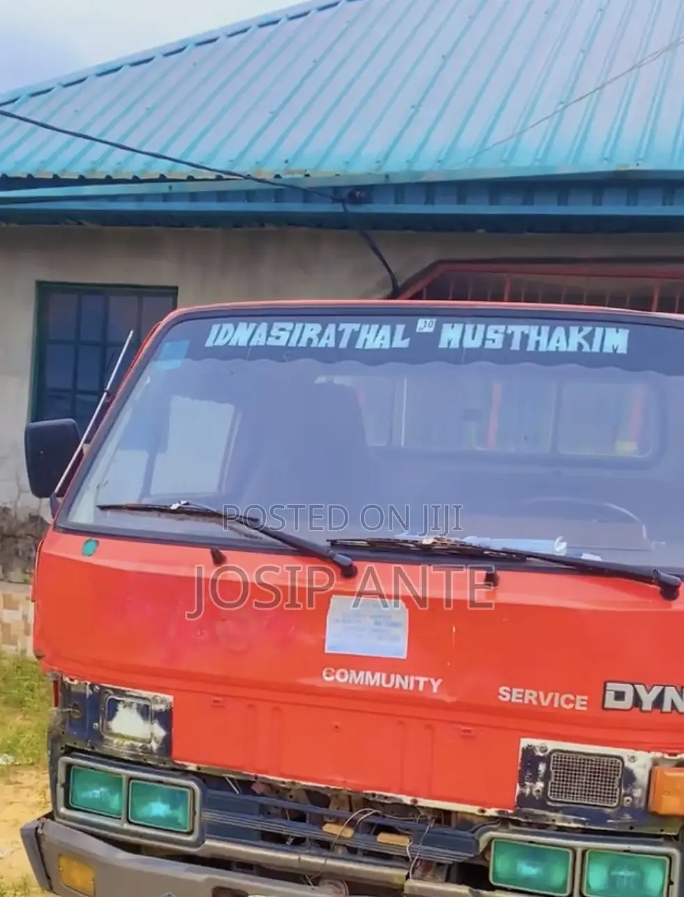 Toyota Dyna 1999 Red