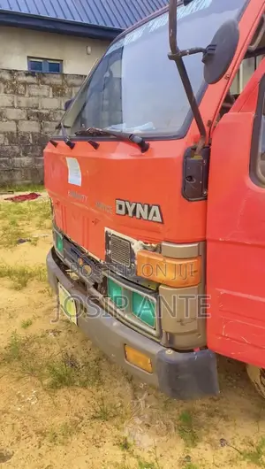 Toyota Dyna 1999 Red