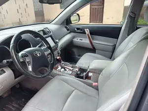 Toyota Highlander Limited 2012 Gray
