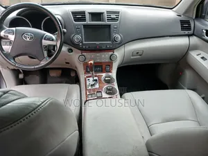 Toyota Highlander Limited 2012 Gray