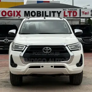 Toyota Hilux 2023 White