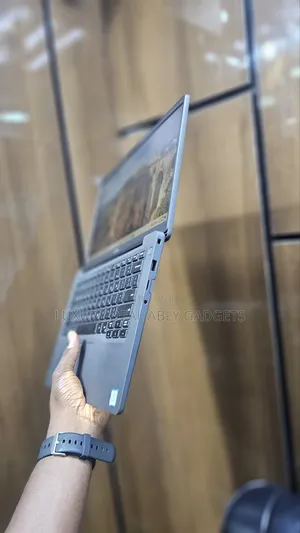 Laptop Dell Latitude 7400 8GB Intel Core i5 SSD 256GB
