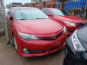 Toyota Camry SE 4dr Sedan w/Prod. End 11/13 (2.5L 4cyl 6A) 2014 Red