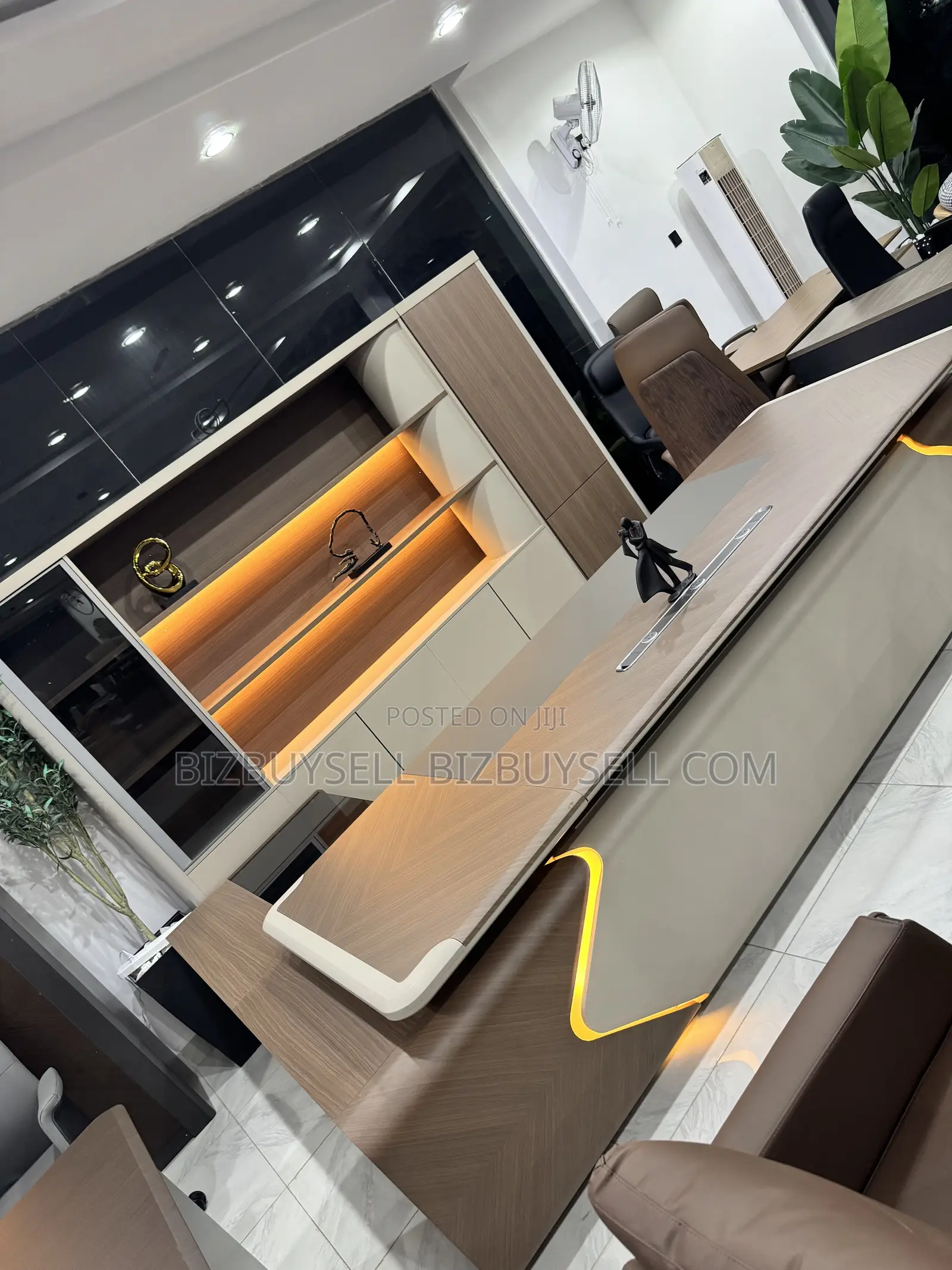 Luxury Executive Table With Bookshelf
