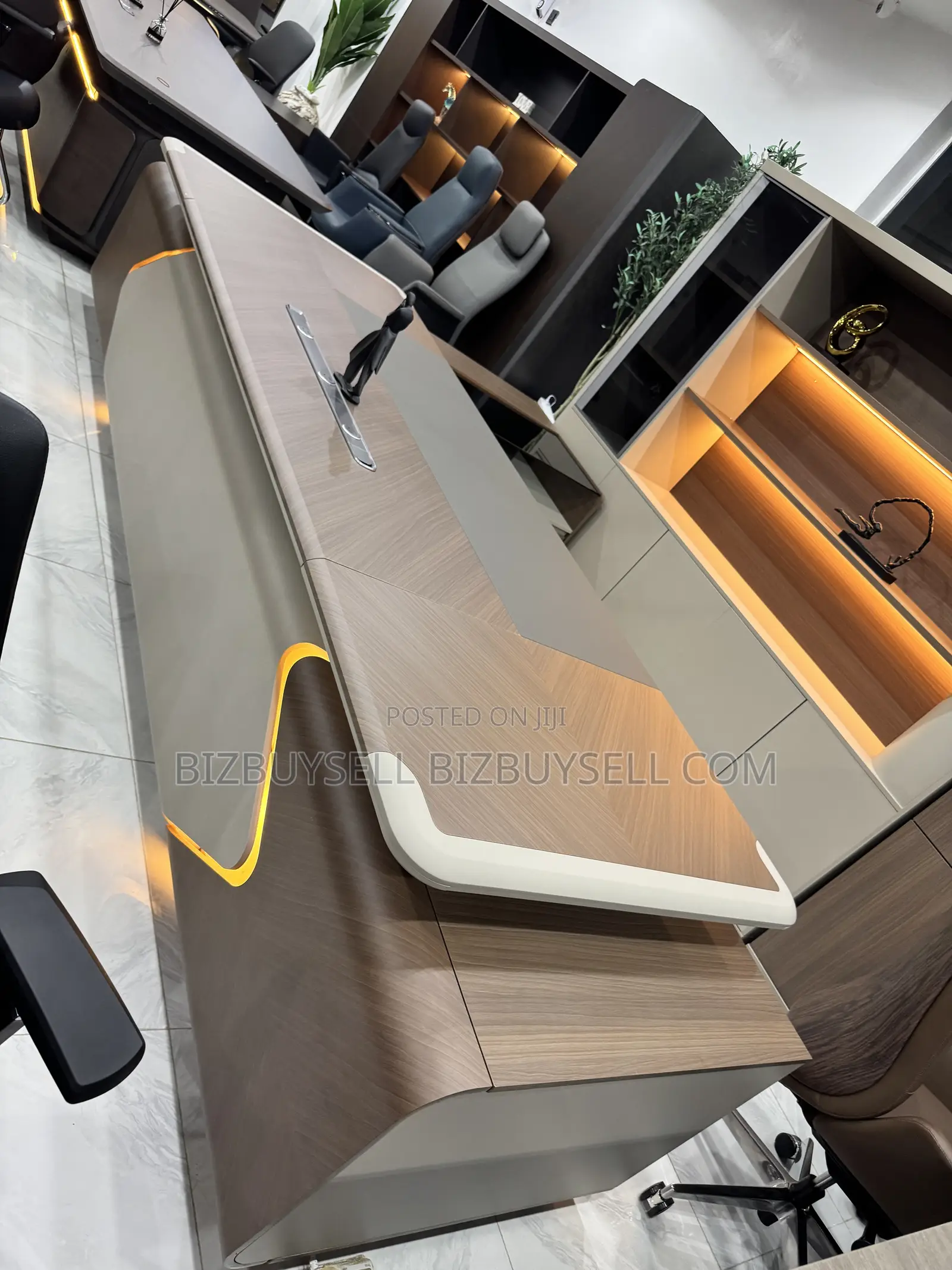 Luxury Executive Table With Bookshelf