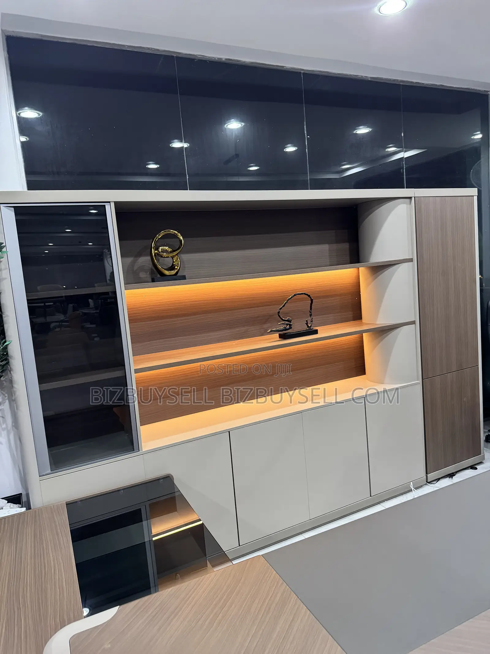 Luxury Executive Table With Bookshelf