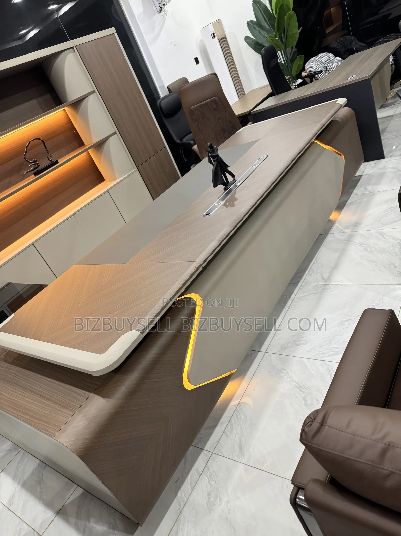 Luxury Executive Table With Bookshelf