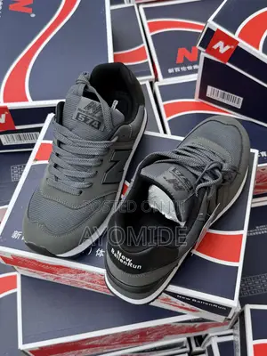 Fully Box/ Packagebag Luxury Sneakers Available at Affordable Prices